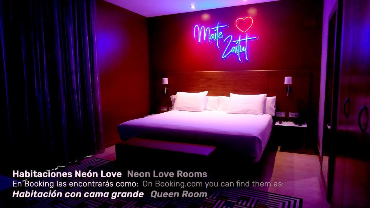 فندق جران بالباو بلباو المظهر الخارجي الصورة Neon Love Rooms
