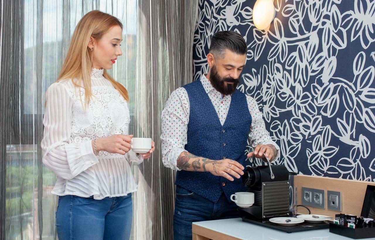 فندق جران بالباو بلباو المظهر الخارجي الصورة "We are a couple of coffee lovers"